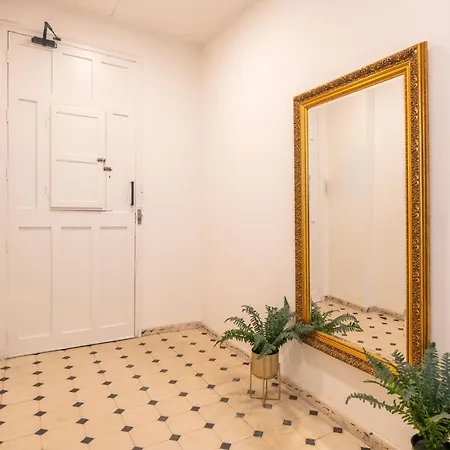 Reding & Center Apartment *